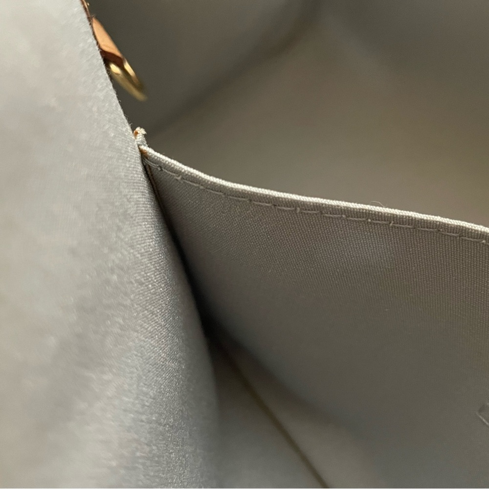 Louis Vuitton Cream and Tan Vernis - Picture 8 of 10